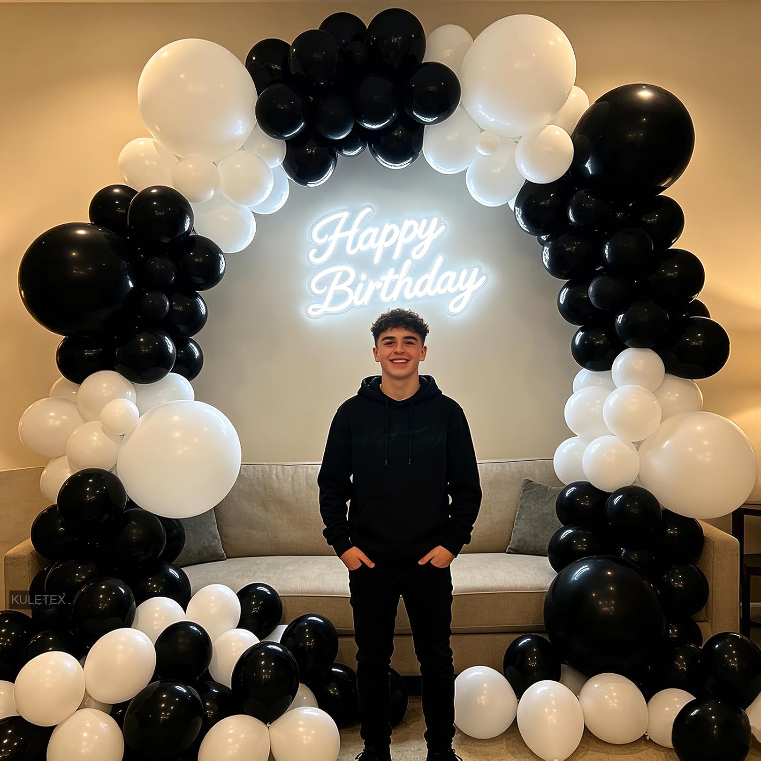 136 Pcs Black & White Latex Ba - огляд і ціна Event Launch Party